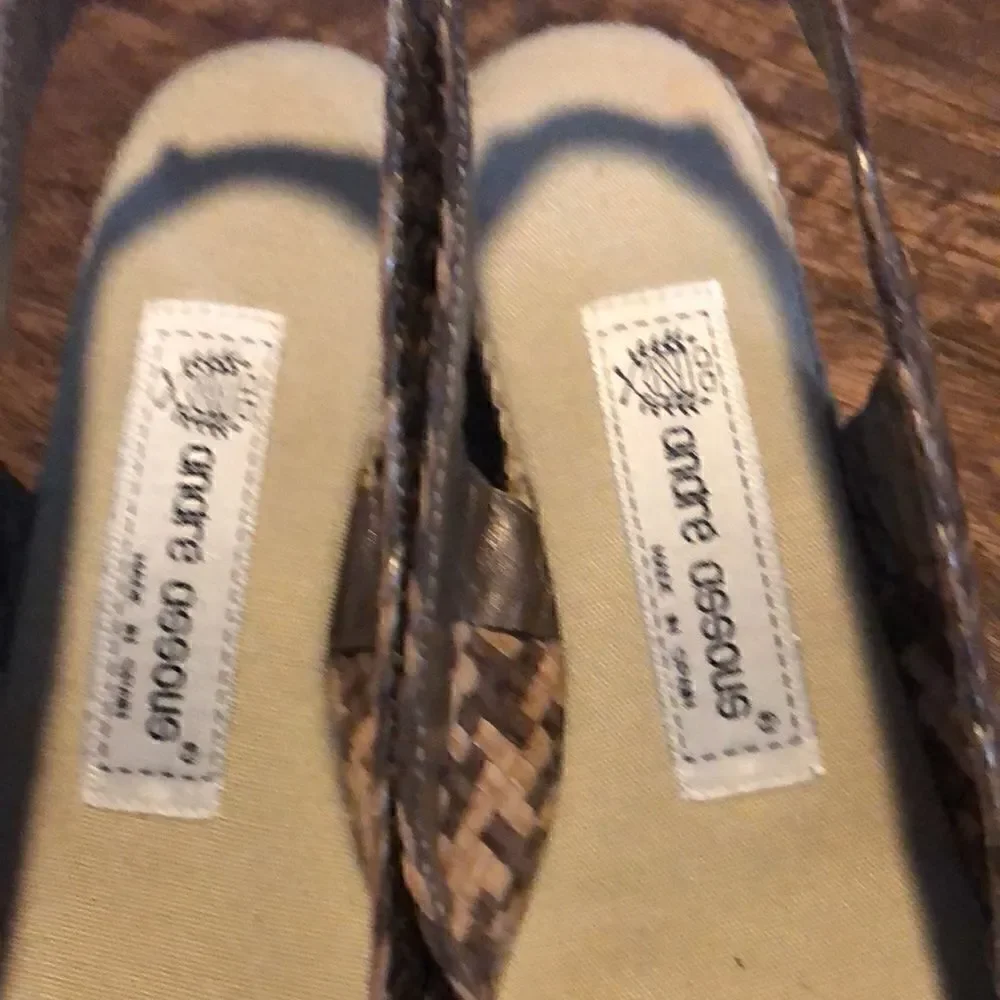 Andre Assous Paula Gold Metallic Woven Closed Toe Sandals size 7.5 M